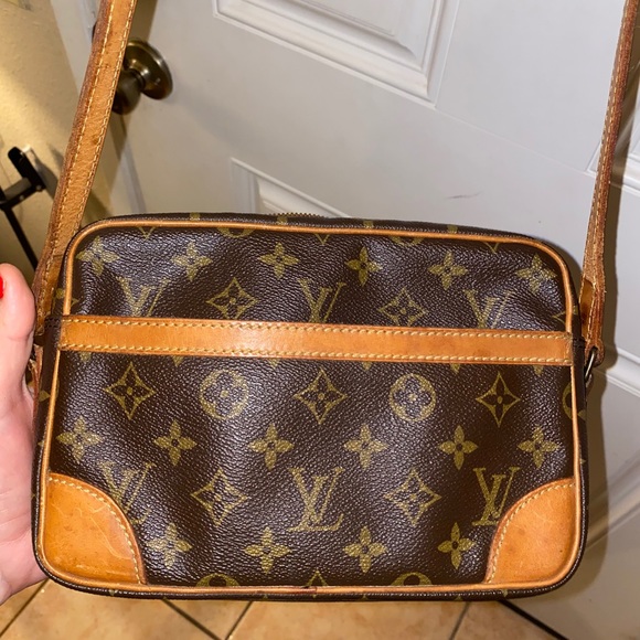 ❌Sold❌Authentic Louis Vuitton Trocadero 23 Cross - Picture 2 of 13